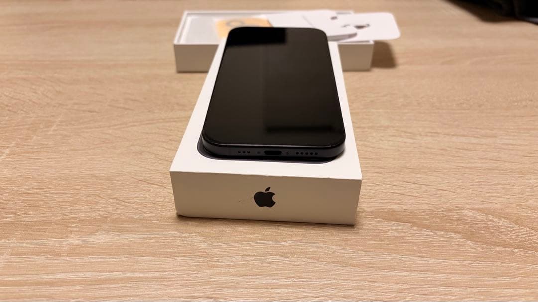 iPhone15 256GB 黒　美品