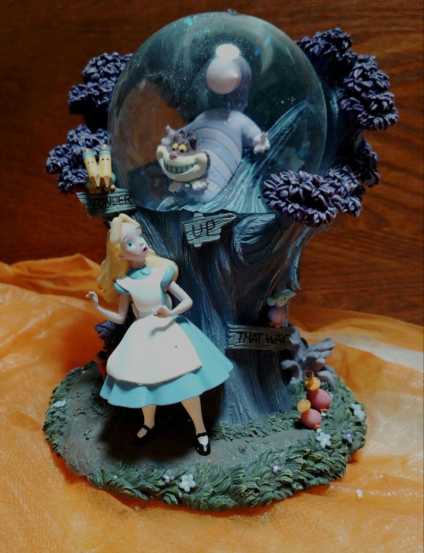 Disney☆不思議な国のアリス☆スノーグローブ