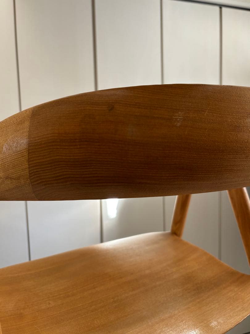 宮崎椅子製作所　DC09 定価　165,440円～（税込）　材質不明です