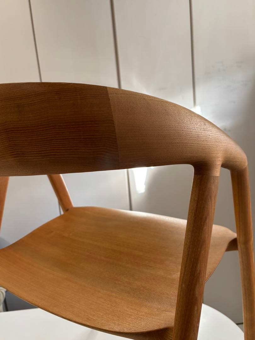 宮崎椅子製作所　DC09 定価　165,440円～（税込）　材質不明です