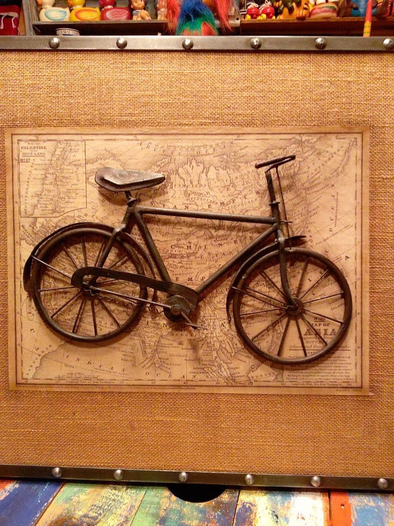 古い自転車のオブジェ壁掛けインテリア