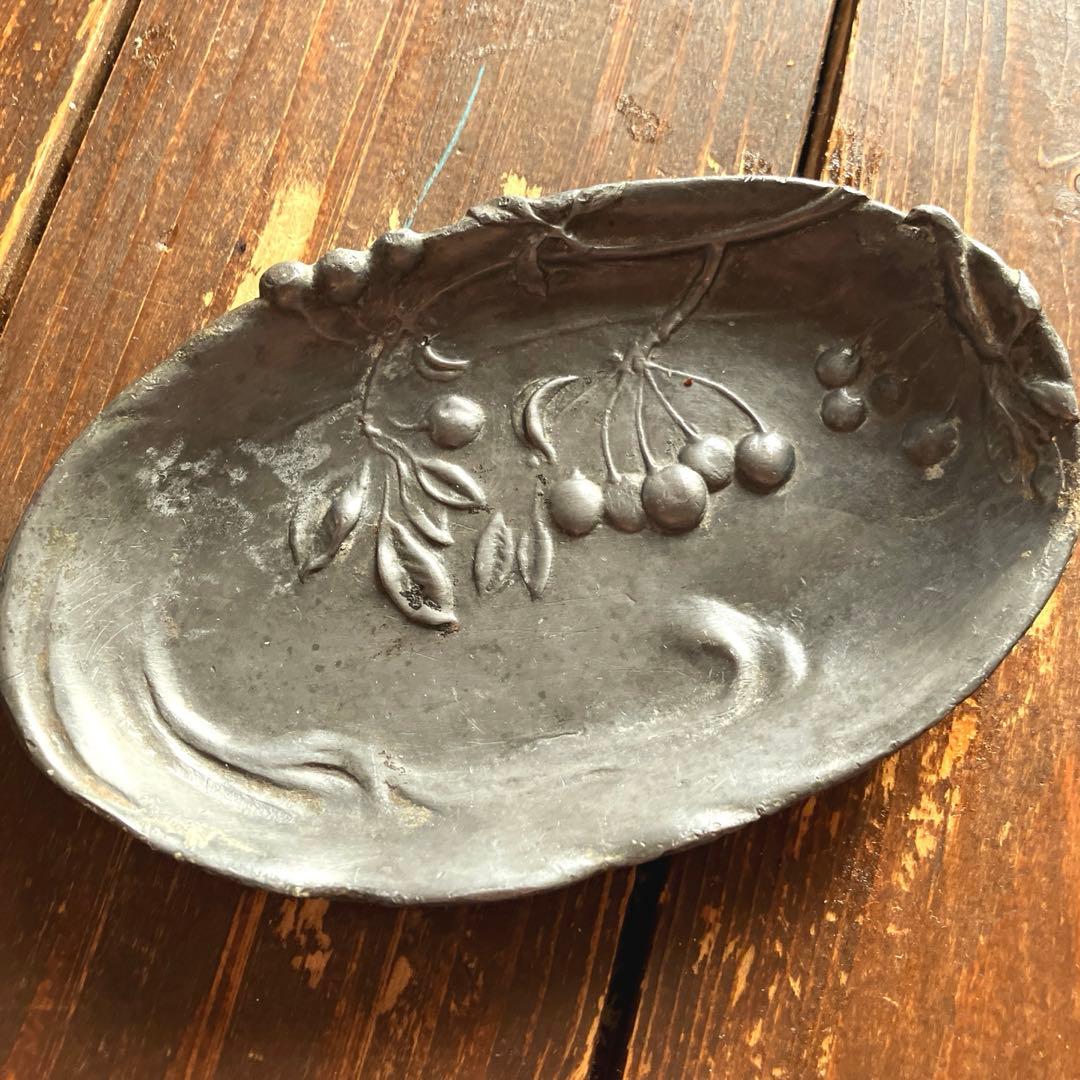 フランスアンティークトレイ　ピューター　エタン皿　アール・ヌーヴォー　さくらんぼ