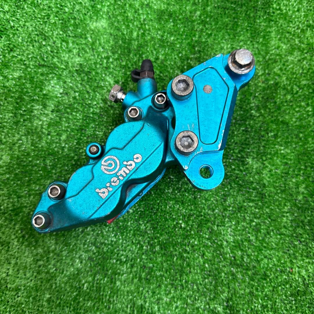 brembo ブレーキキャリパー 40mm 右用 キャリパーサポート付き最安値。