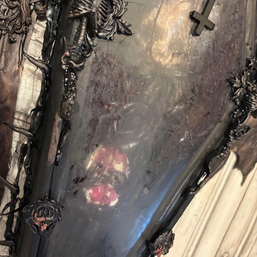 【Special Price】 血誓いの棺(少女)オブジェ