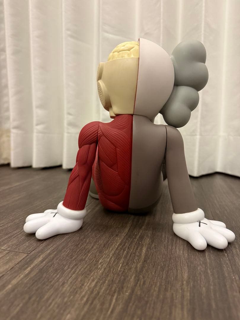 KAWS COMPANION RESTING PLACE メディコムトイ　カウズ