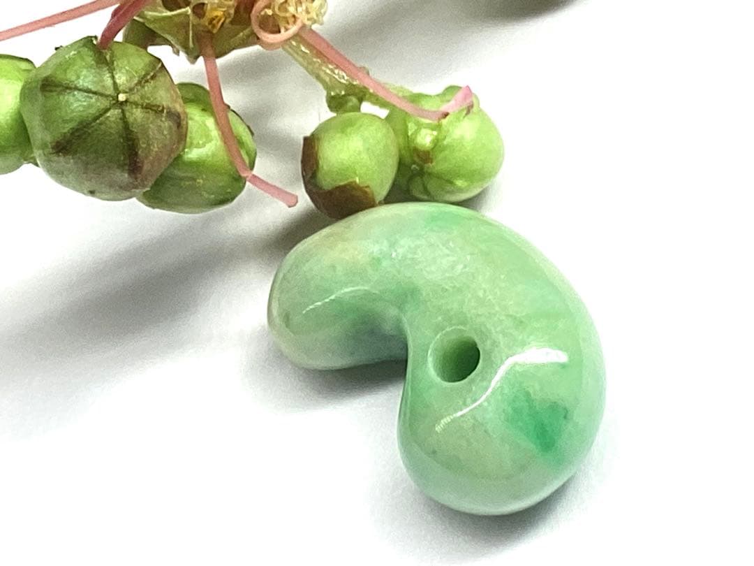 今回の原石大当たり極上*氷*糸魚川翡翠勾玉アイスジェイド幸運御守りソーティング付