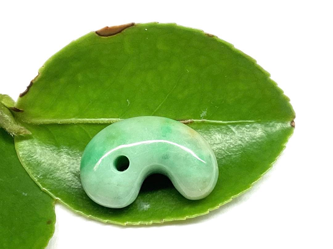 今回の原石大当たり極上*氷*糸魚川翡翠勾玉アイスジェイド幸運御守りソーティング付