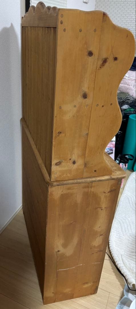 カントリー風木製シェルフ ハート型扉付き