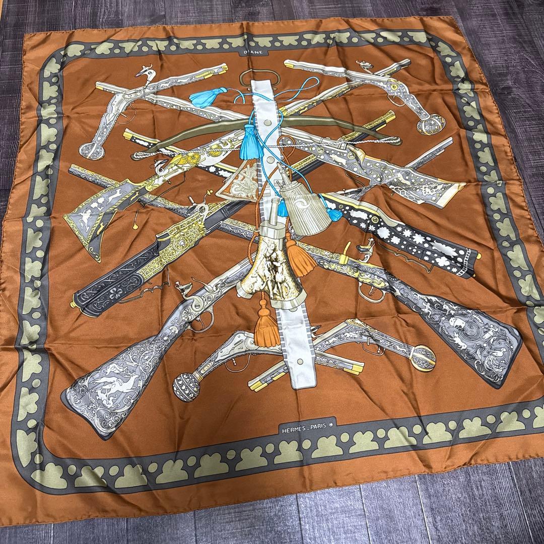 HERMES エルメス カレ90 DIANE 銃 スカーフ 大判　シルク