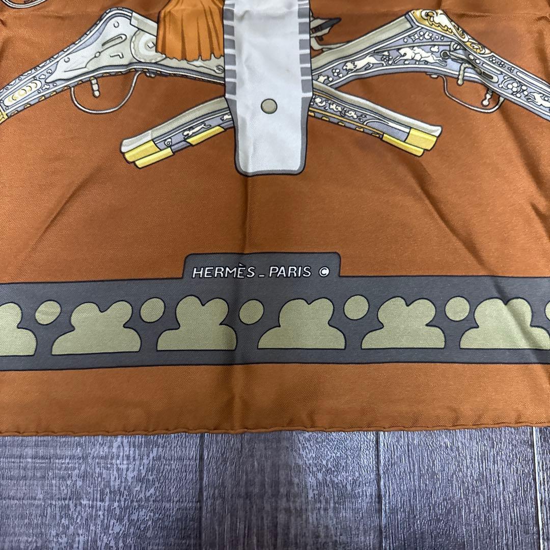 HERMES エルメス カレ90 DIANE 銃 スカーフ 大判　シルク