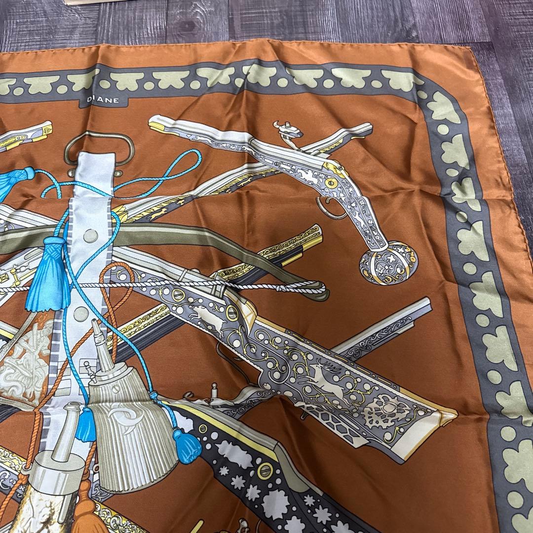 HERMES エルメス カレ90 DIANE 銃 スカーフ 大判　シルク