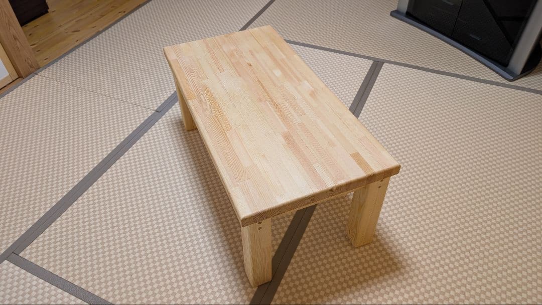 ローテーブル。赤松集成材36ミリ木材オイル仕上げ