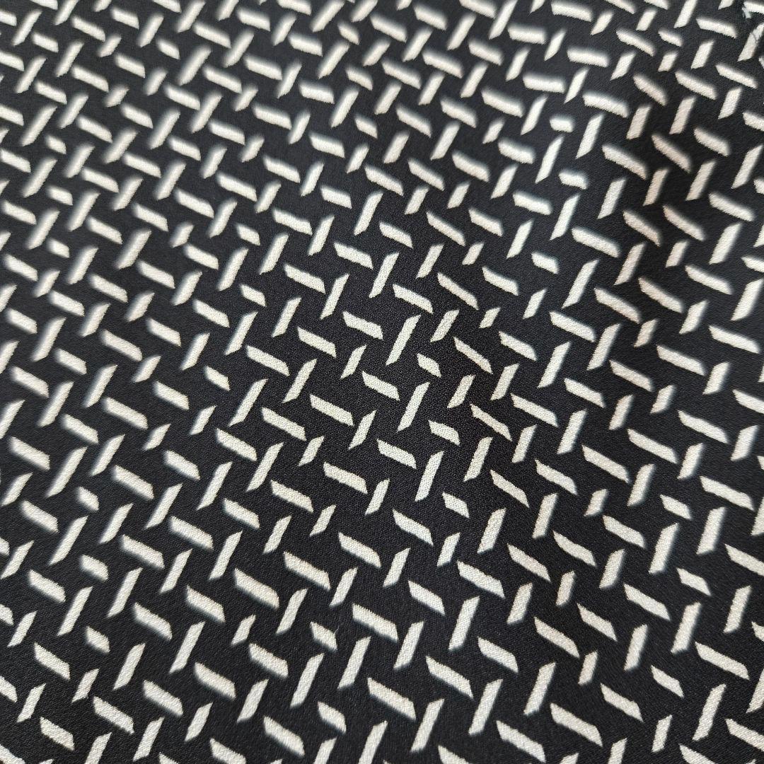 美品⭐iCB 24SS バックサテンアムンゼン 5分袖バンドカラーブラウス 総柄