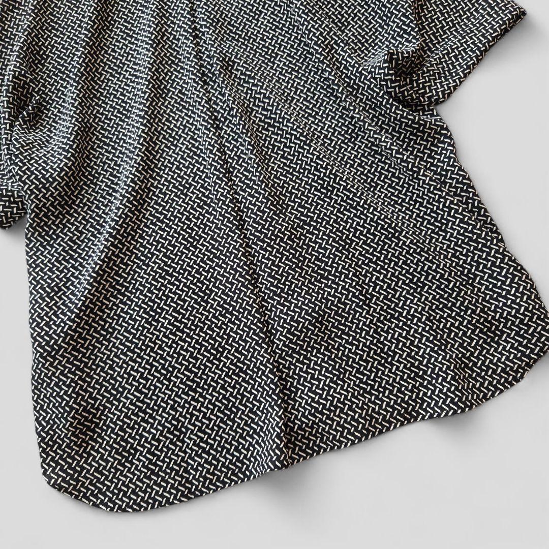 美品⭐iCB 24SS バックサテンアムンゼン 5分袖バンドカラーブラウス 総柄