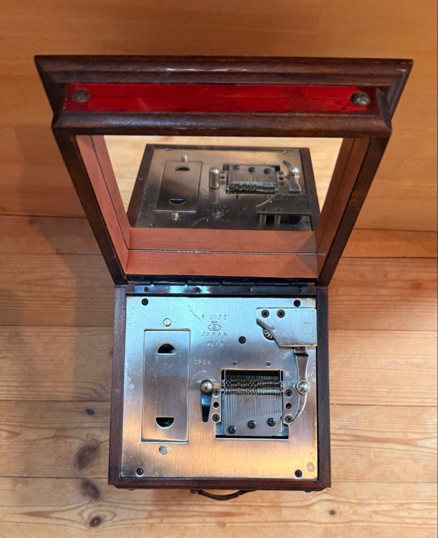 FUJI JAPAN オルゴール付き 3段ディスク付き アンティーク調