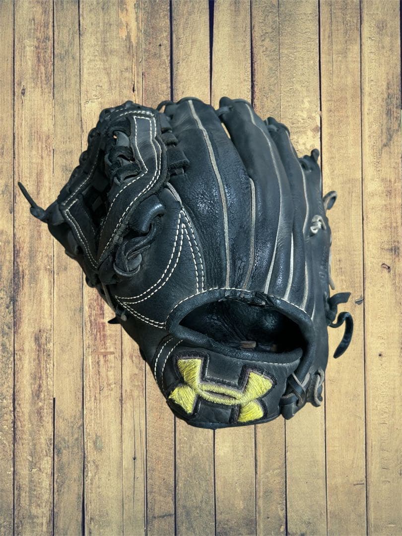 アンダーアーマー軟式グローブ