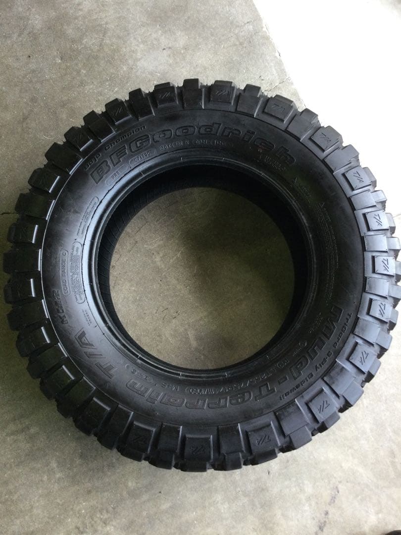 BFグッドリッチ 255/75R17 Mud-Terrain KM2
