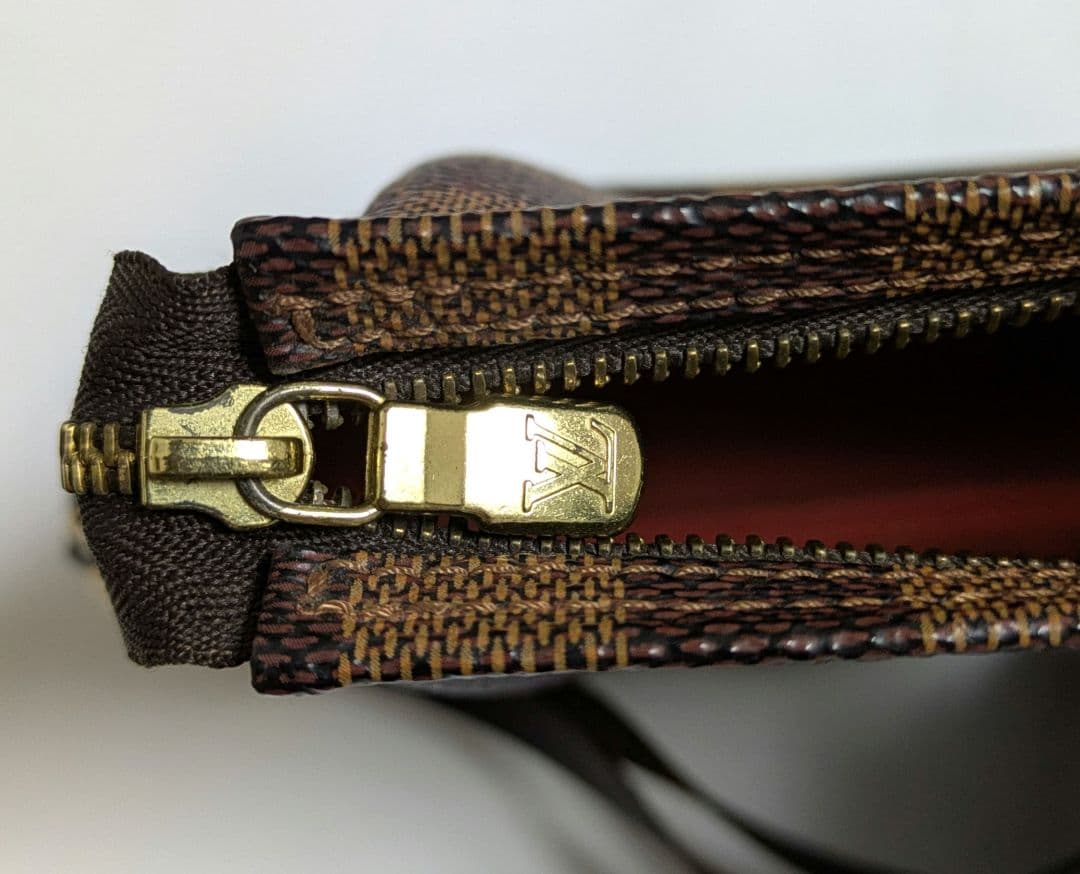Louis Vuitton ダミエポーチ 注意事項あり
