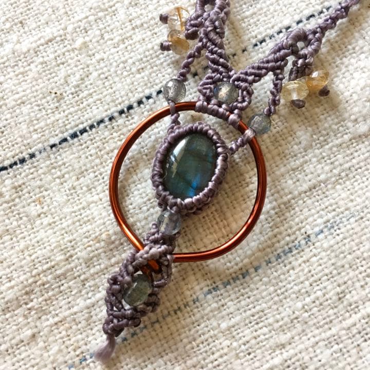 【未使用品】〈一点物〉～光の道しるべ〜ラブラドライトのマクラメネックレス