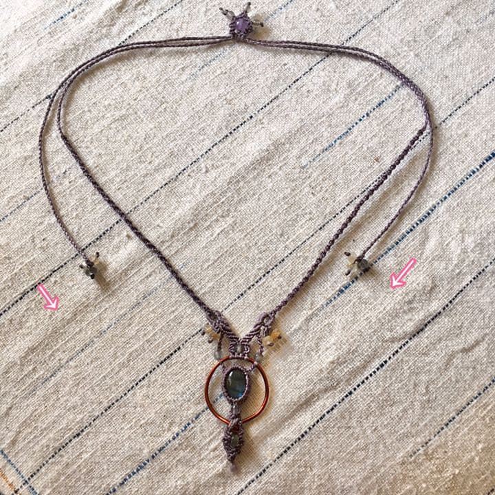 【未使用品】〈一点物〉～光の道しるべ〜ラブラドライトのマクラメネックレス