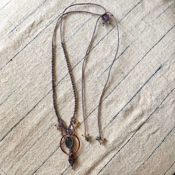 【未使用品】〈一点物〉～光の道しるべ〜ラブラドライトのマクラメネックレス