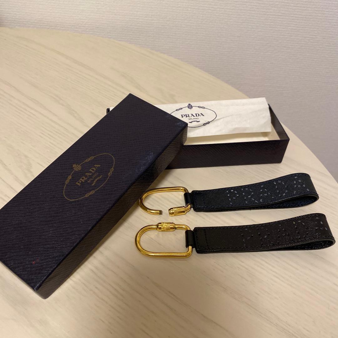 PRADA ダークネイビー　ブラック レザー キーホルダー2本セット