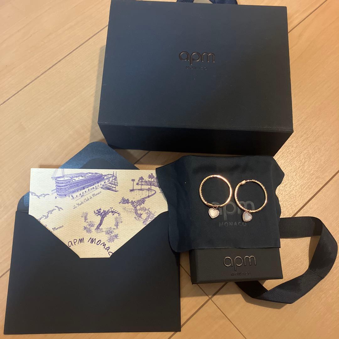 apm Monaco ハート型チャーム フープピアス