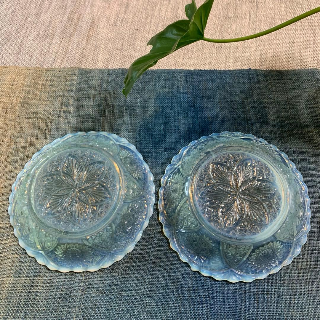 大正〜昭和初期　プレスガラス　乳白ぼかし　 和ガラス　コレクターもの。