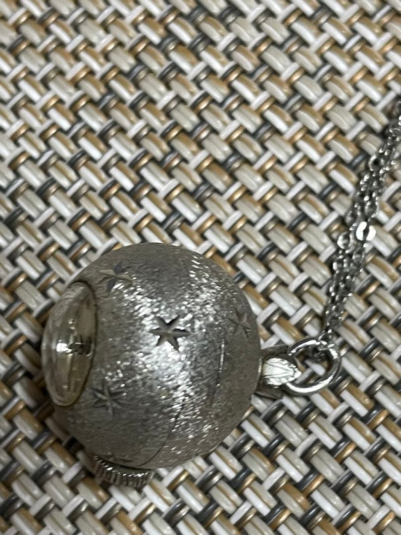 星模様のシルバー調時計ペンダント