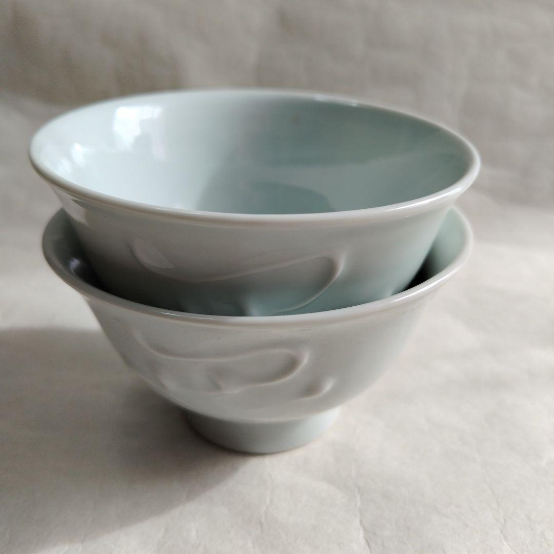 〔白磁　筒描　飯碗〕