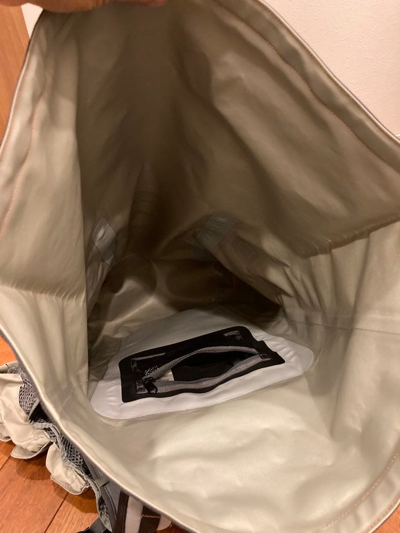 パタゴニア ストームサージ ロールトップ 完全防水 バックパック 渓流 トラウト