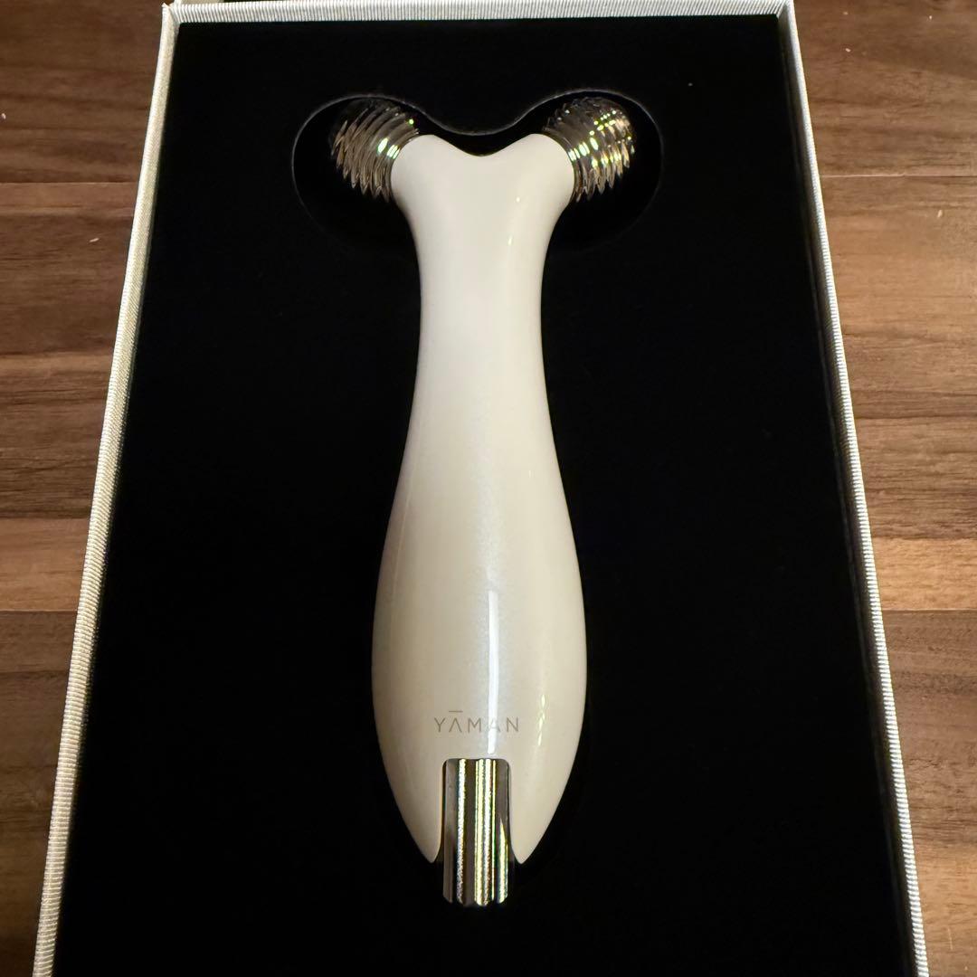 【新品未使用】ヤーマンYA-MAN 美顔ローラー 美顔器 WAVY EP-15W