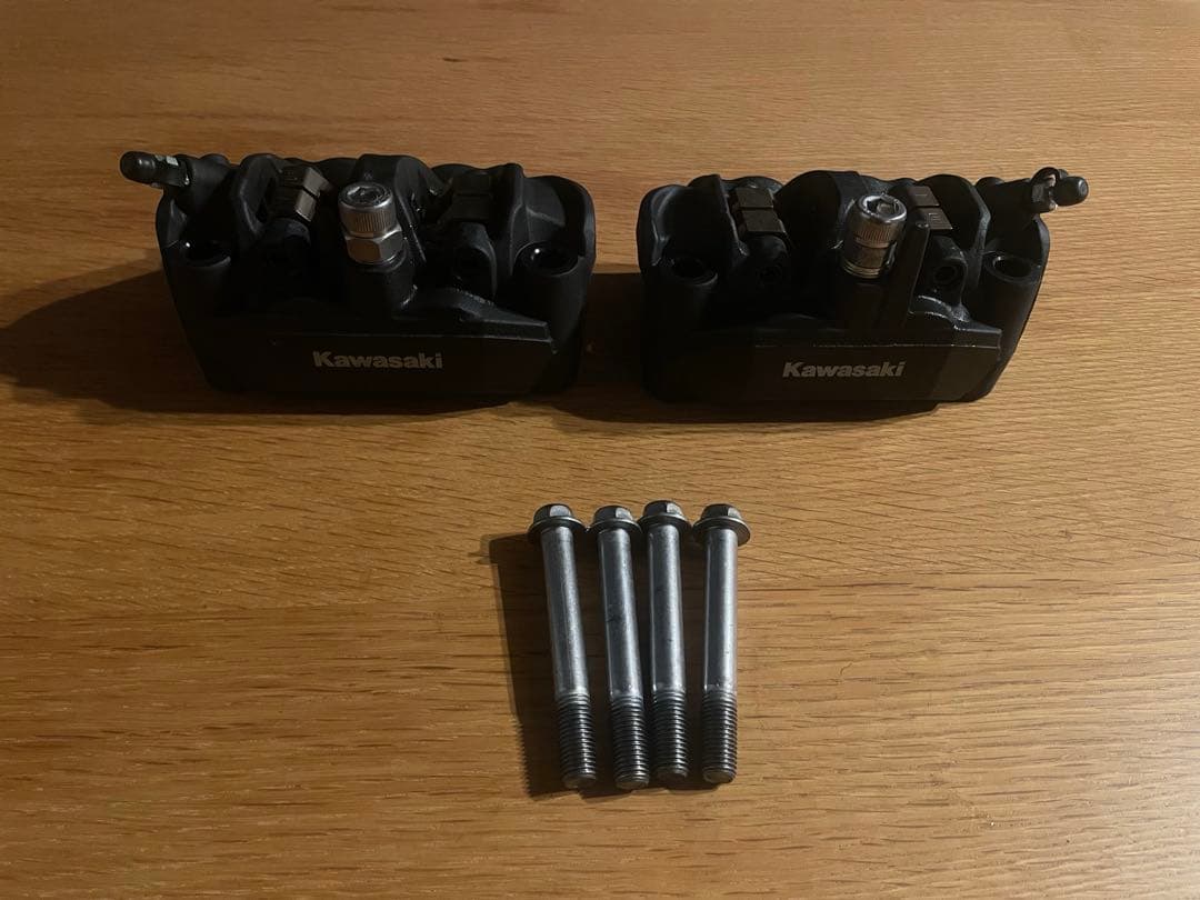 カワサキ　zx4rr 2025年式　フロントブレーキキャリパー左右