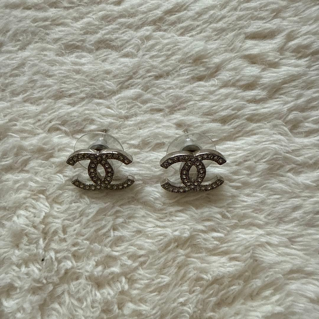 CHANEL CCロゴ スタッドピアス