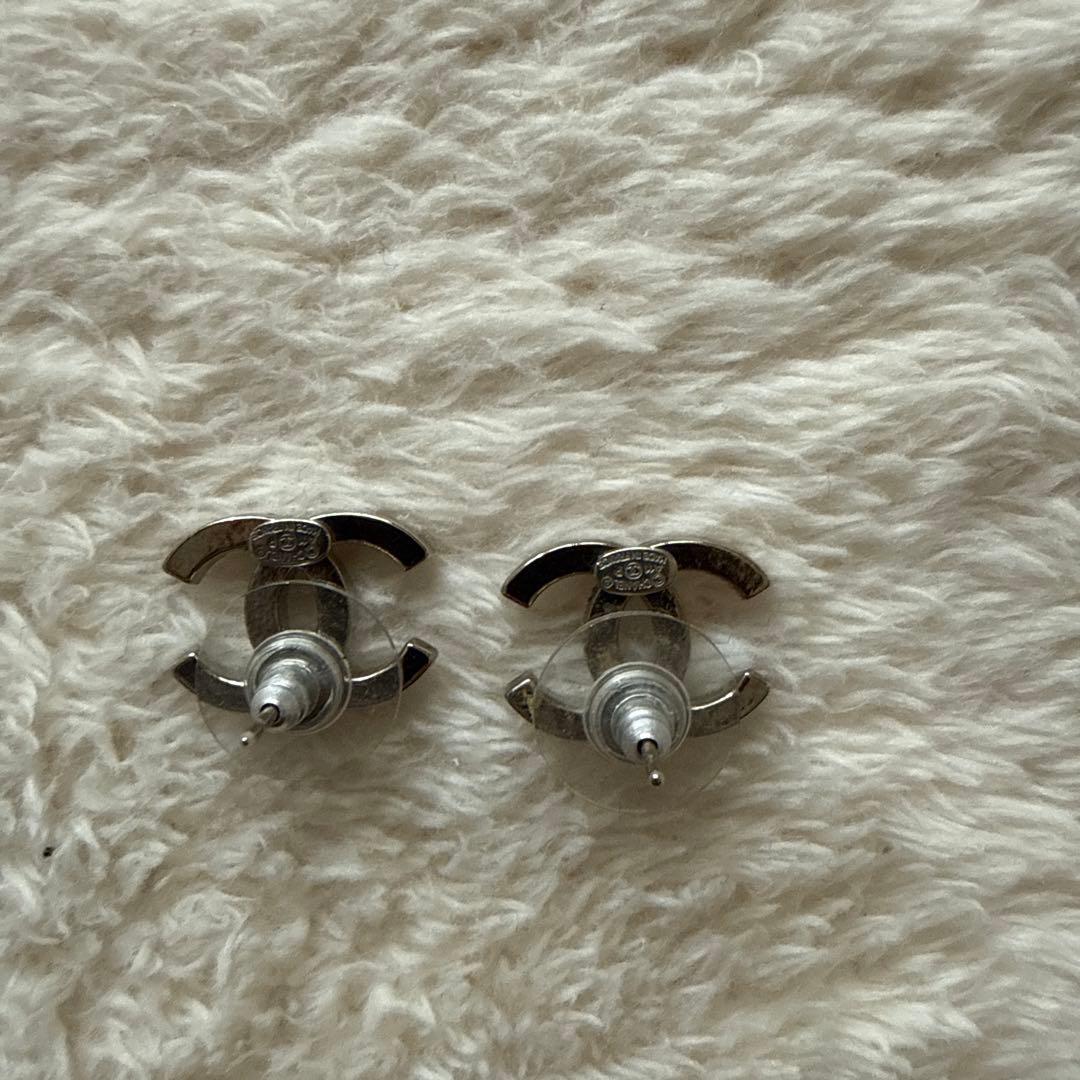 CHANEL CCロゴ スタッドピアス