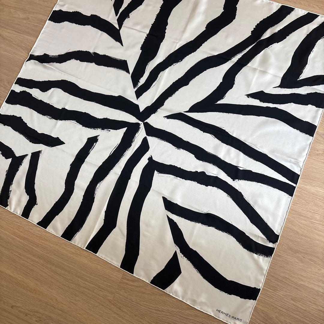 新品 エルメス カレ90 スカーフ ROSACE DE JANOS BER 白黒