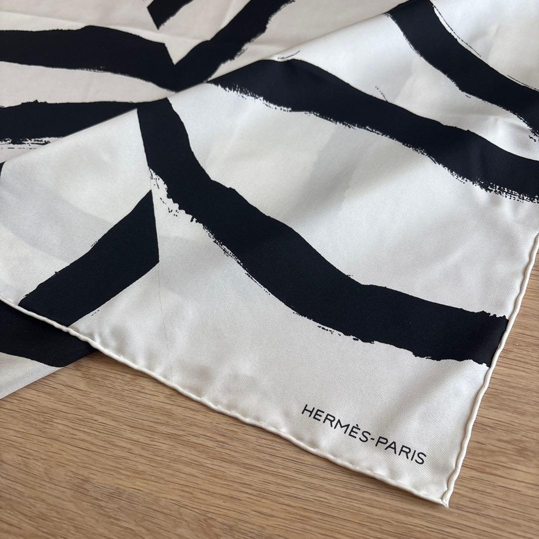 新品 エルメス カレ90 スカーフ ROSACE DE JANOS BER 白黒