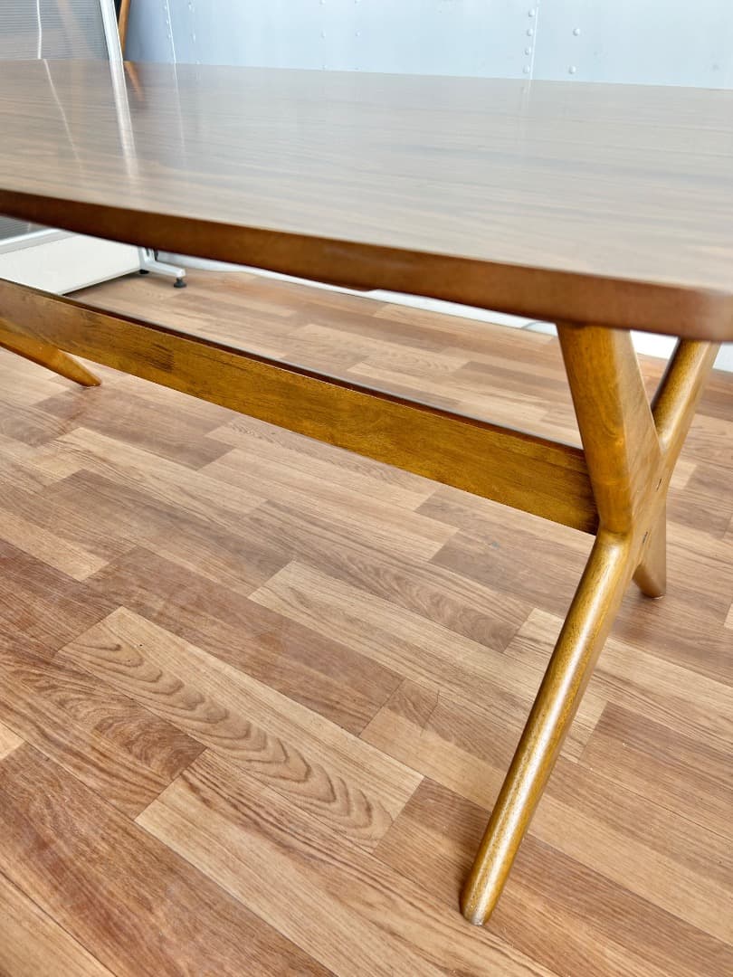 ニトリ　リラックス　ダイニングテーブル　机　オシャレ　インテリア　モダン