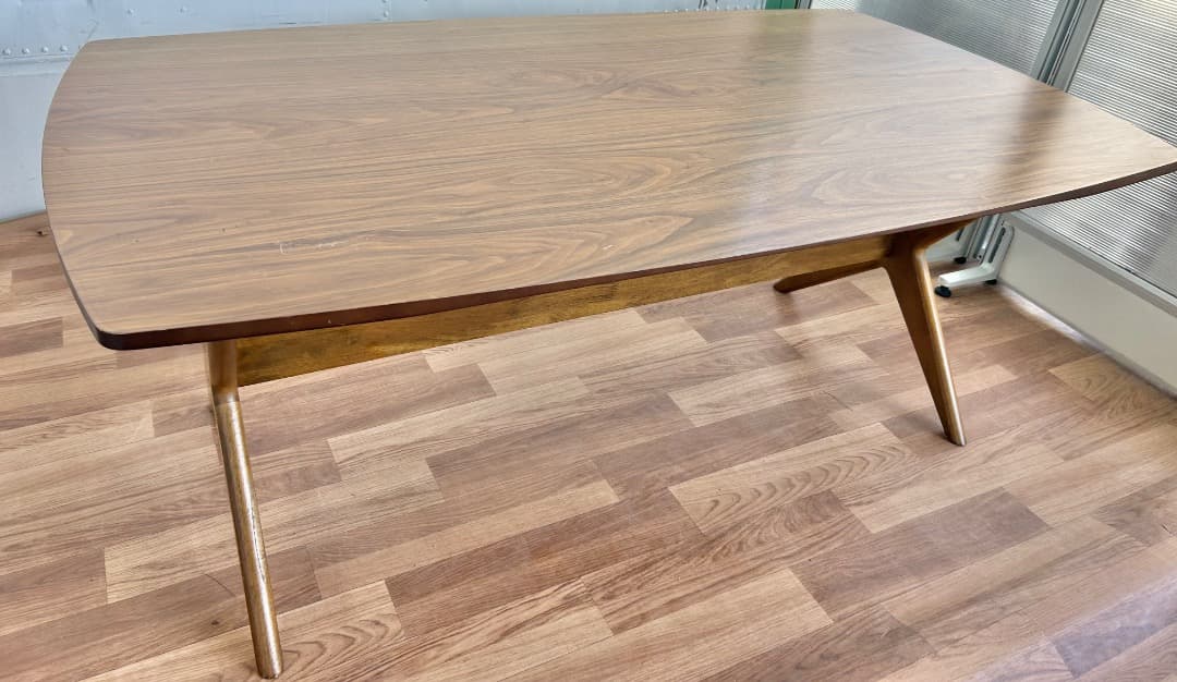 ニトリ　リラックス　ダイニングテーブル　机　オシャレ　インテリア　モダン