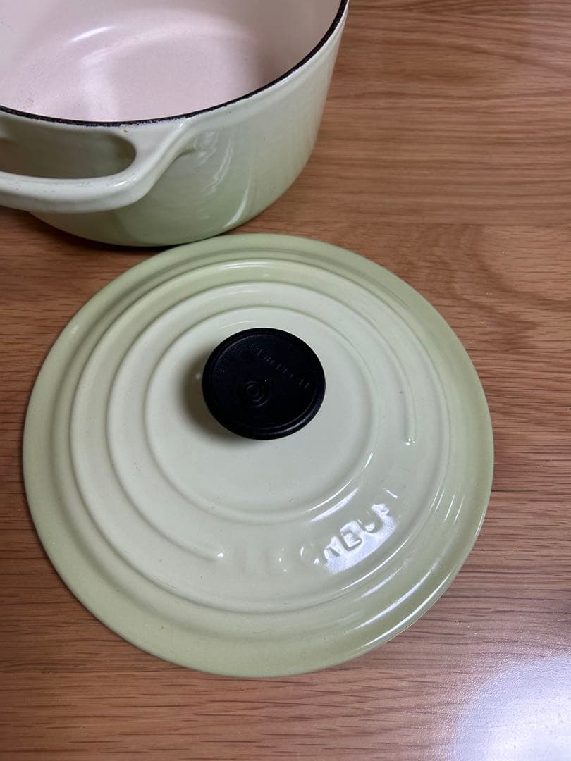 LE CREUSET ル・クルーゼ　ライトグリーン系 両手鍋 18cm