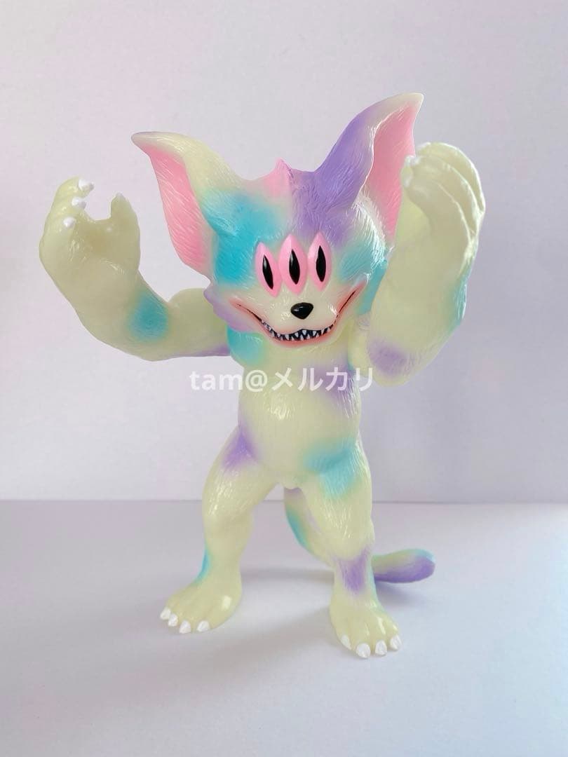 バイオレントキャット　ソフビ　蓄光　暴力猫　アートジャンキー