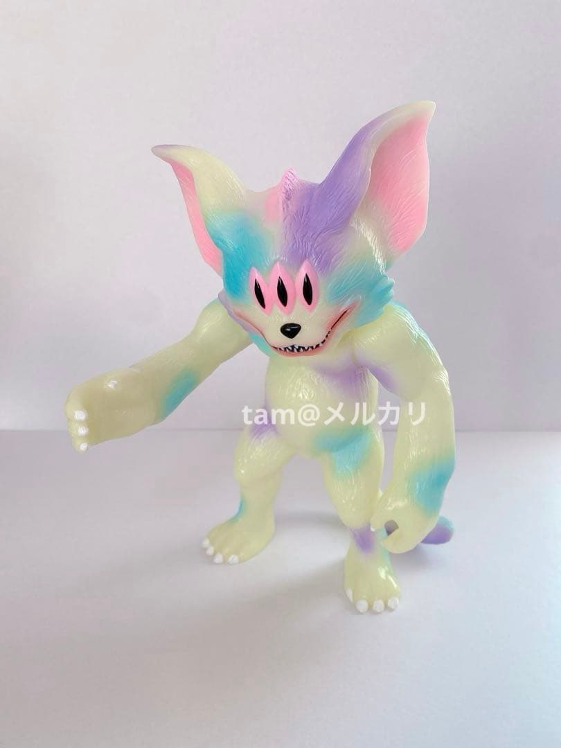 バイオレントキャット　ソフビ　蓄光　暴力猫　アートジャンキー