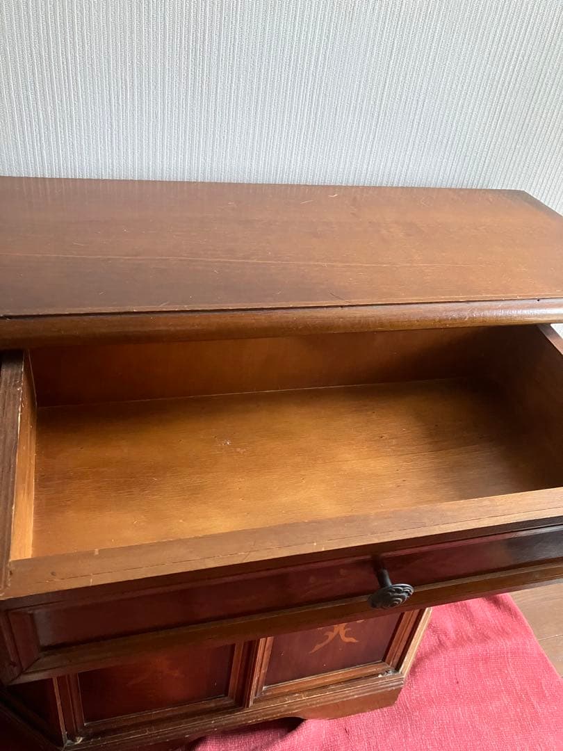 木製キャビネット　フローラルインレイ象嵌細工