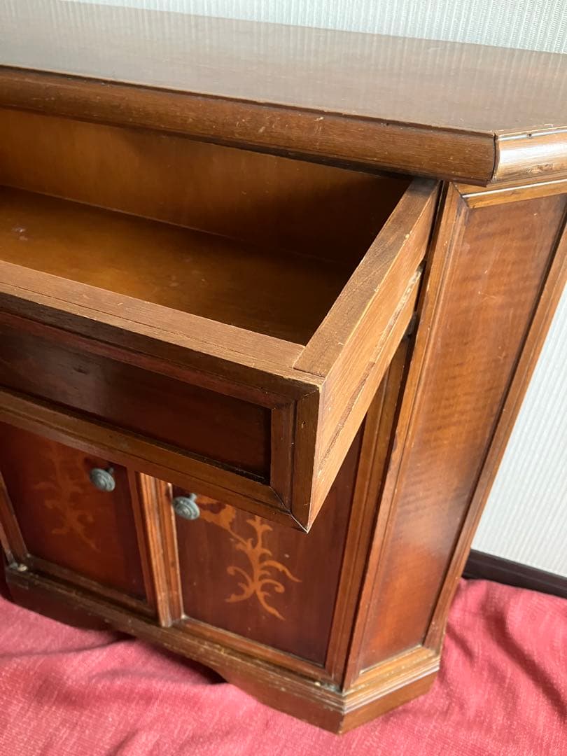 木製キャビネット　フローラルインレイ象嵌細工