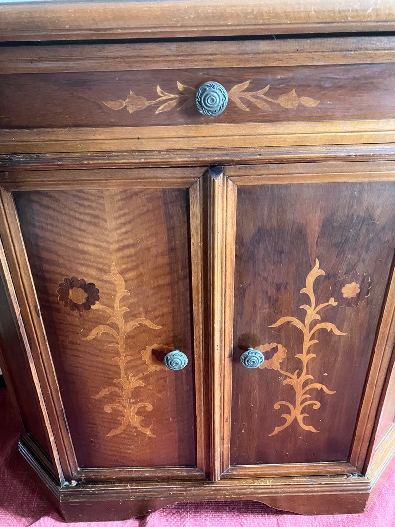 木製キャビネット　フローラルインレイ象嵌細工