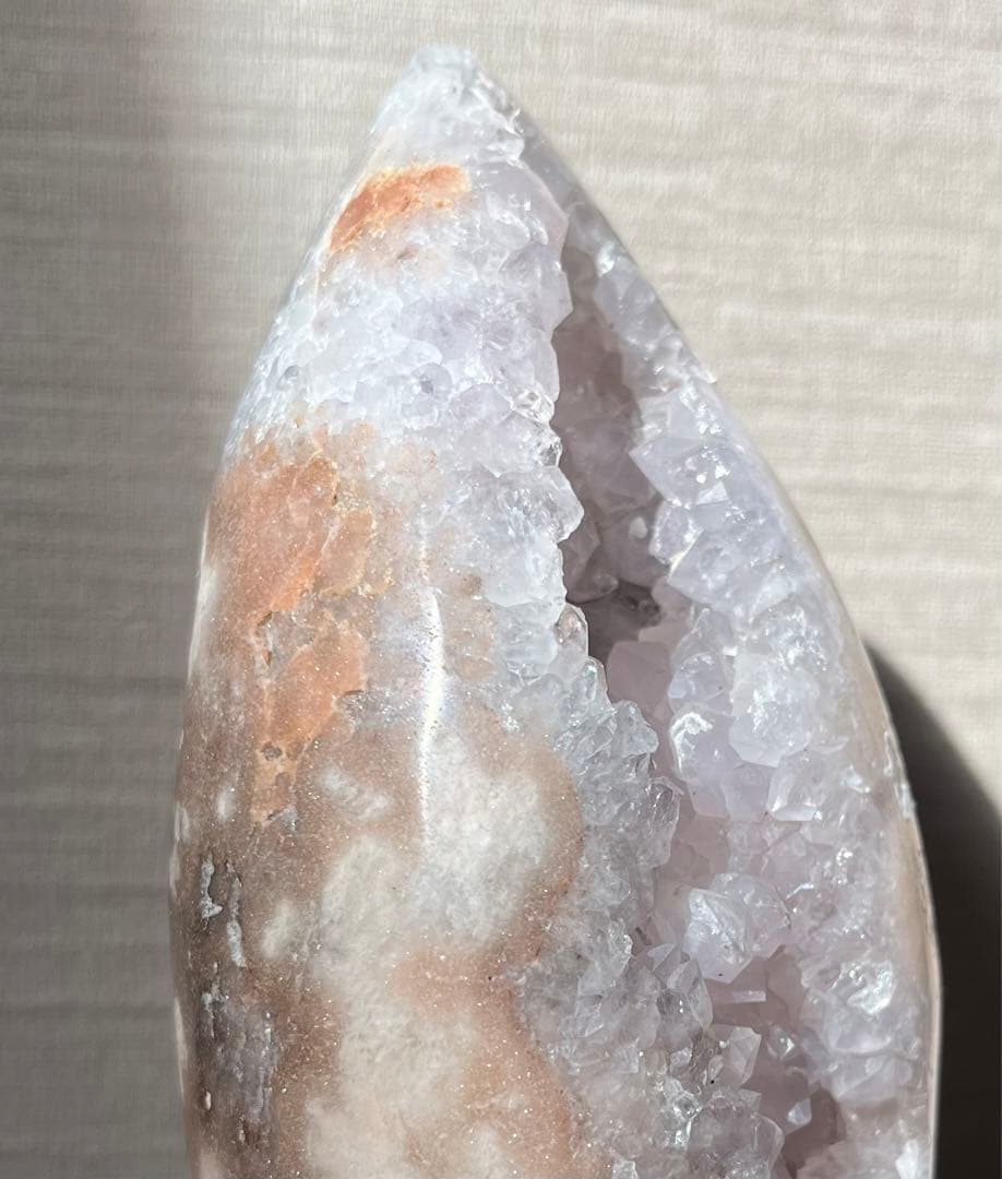 ピンクアメジスト×桜瑪瑙 共生ジオード 原石置物 ガラスドーム付