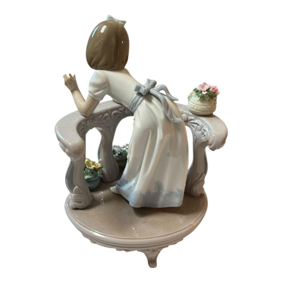 LLADRO リヤドロ バルコニーの朝 花と少女 陶器人形 置物　インテリア