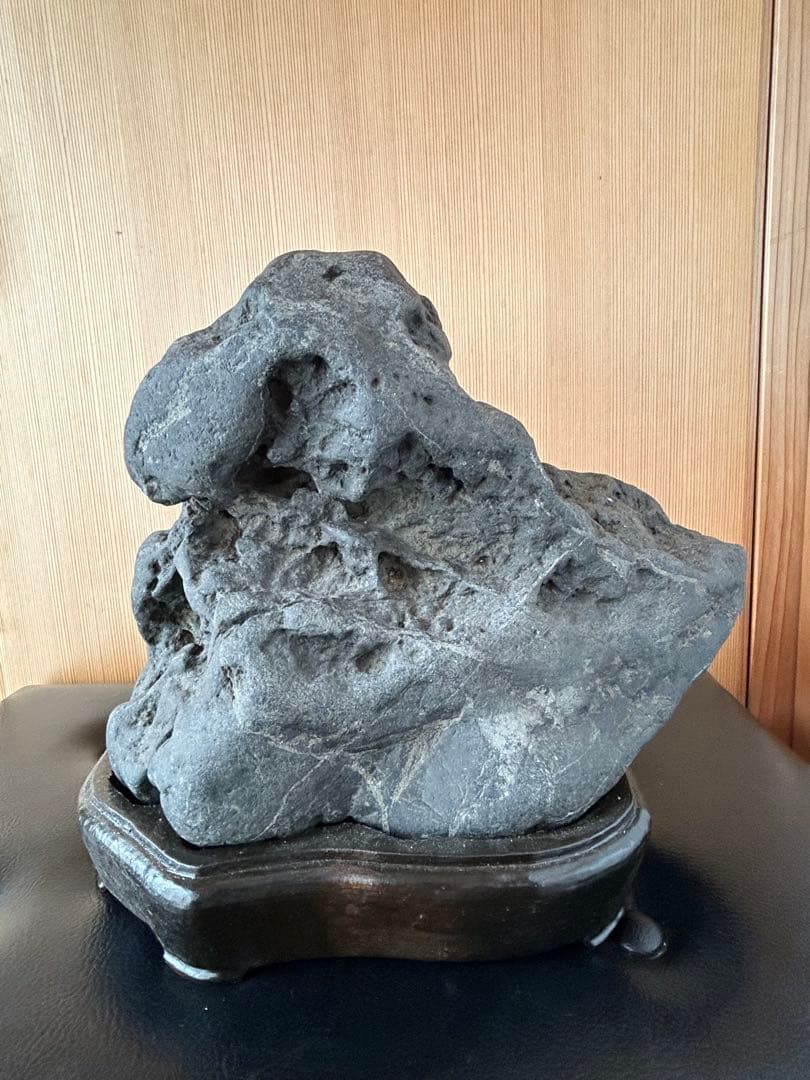 新潟県南魚沼市　水無川産　八海石　うぶ石　今後なかなか出て来ない一石です！