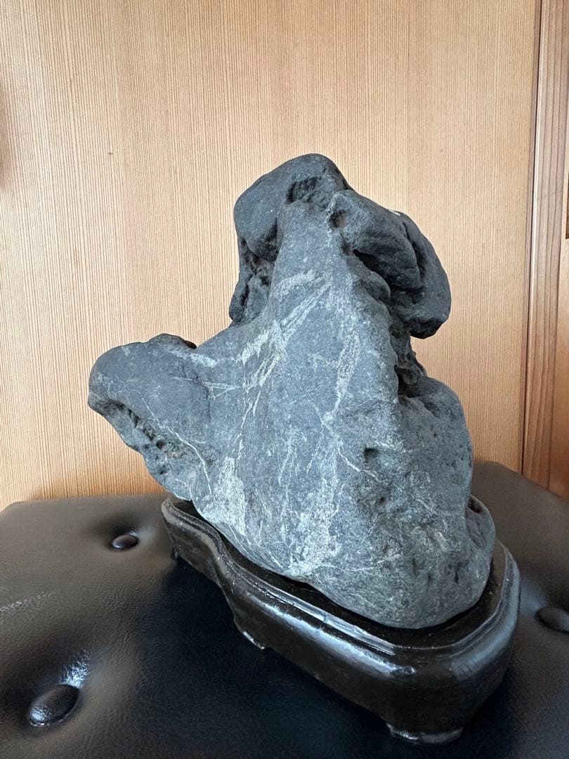 新潟県南魚沼市　水無川産　八海石　うぶ石　今後なかなか出て来ない一石です！