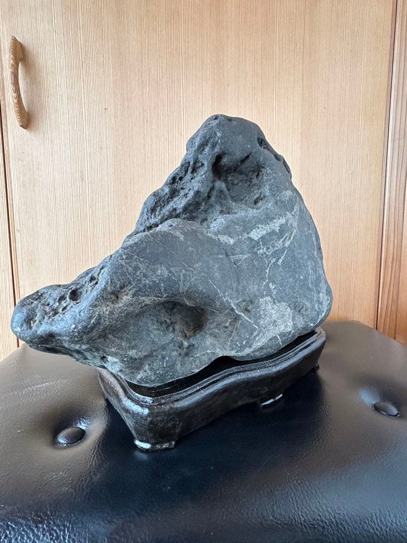 新潟県南魚沼市　水無川産　八海石　うぶ石　今後なかなか出て来ない一石です！